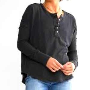 TNA Aritzia Thermal Waffle Knit Long Sleeves Top in Gray Size Medium